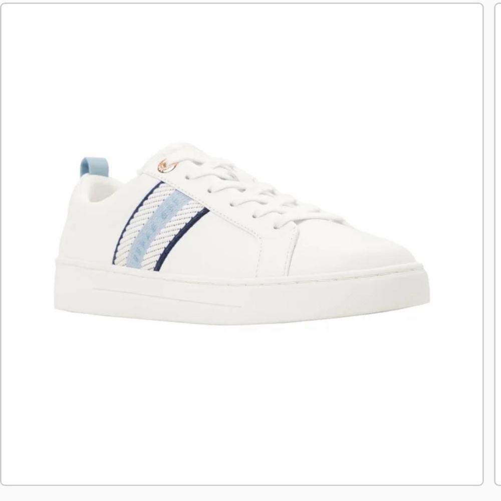 Ted Barker new in box White Sneakers with Blue Accents leather